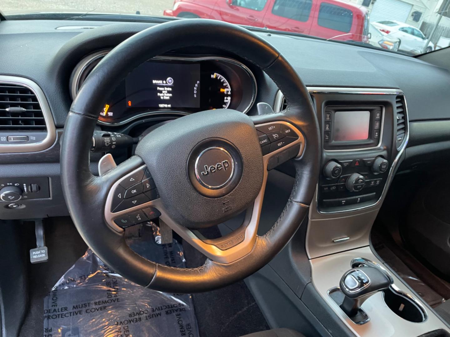 2015 GRAY /Gray Jeep Grand Cherokee (1C4RJEAG3FC) , Auto transmission, located at 204 Hwy. 16 East, Carthage, MS, 39051, (601) 267-7277, 0.000000, 0.000000 - Photo#5